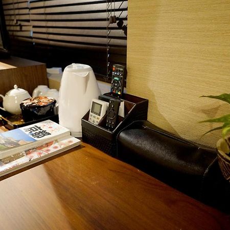 Hotel Traveling Bridge Nijojo Kyoto Bagian luar foto