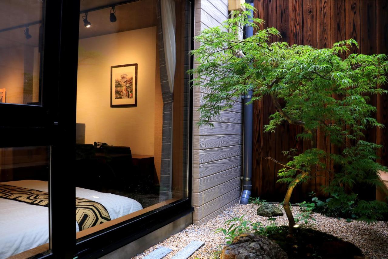 Hotel Traveling Bridge Nijojo Kyoto Bagian luar foto