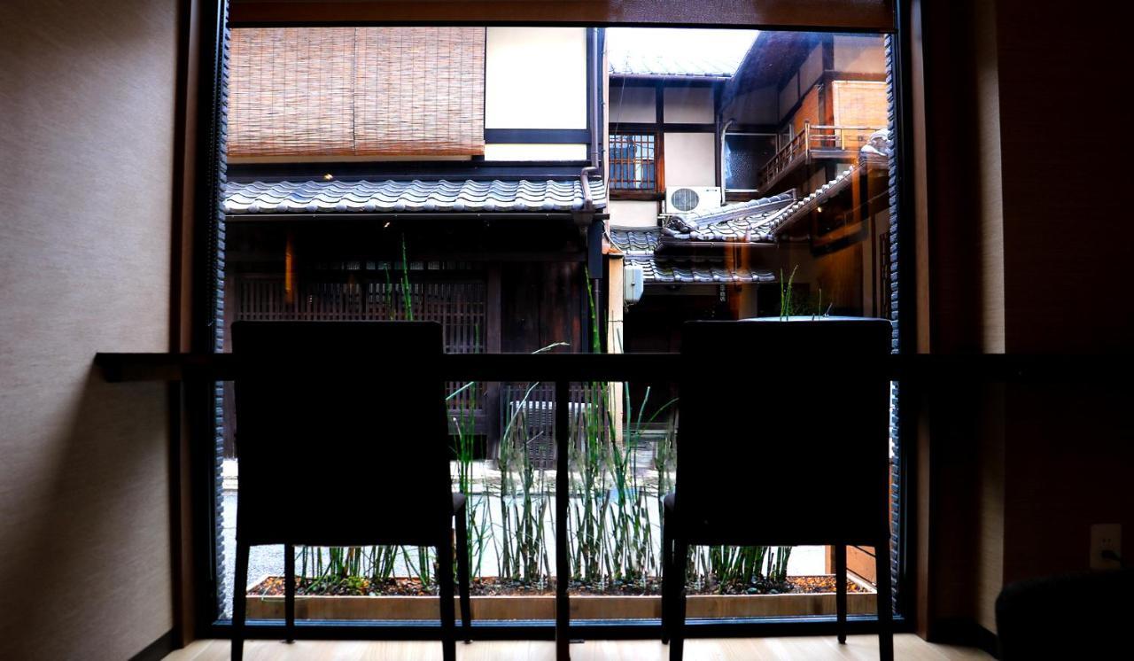 Hotel Traveling Bridge Nijojo Kyoto Bagian luar foto