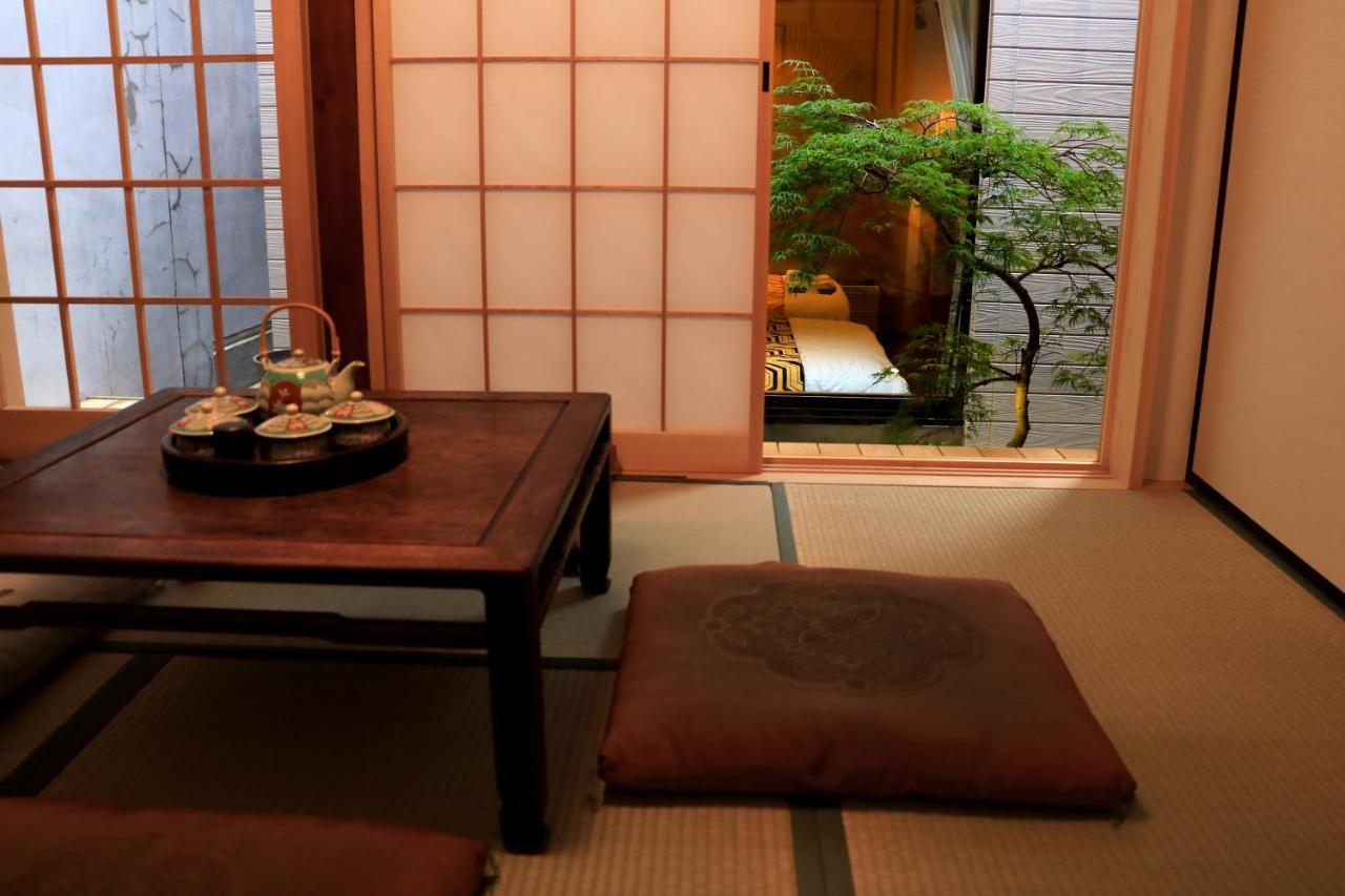 Hotel Traveling Bridge Nijojo Kyoto Bagian luar foto