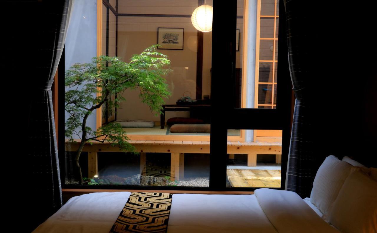 Hotel Traveling Bridge Nijojo Kyoto Bagian luar foto