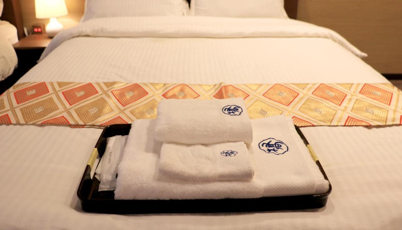 Hotel Traveling Bridge Nijojo Kyoto Bagian luar foto