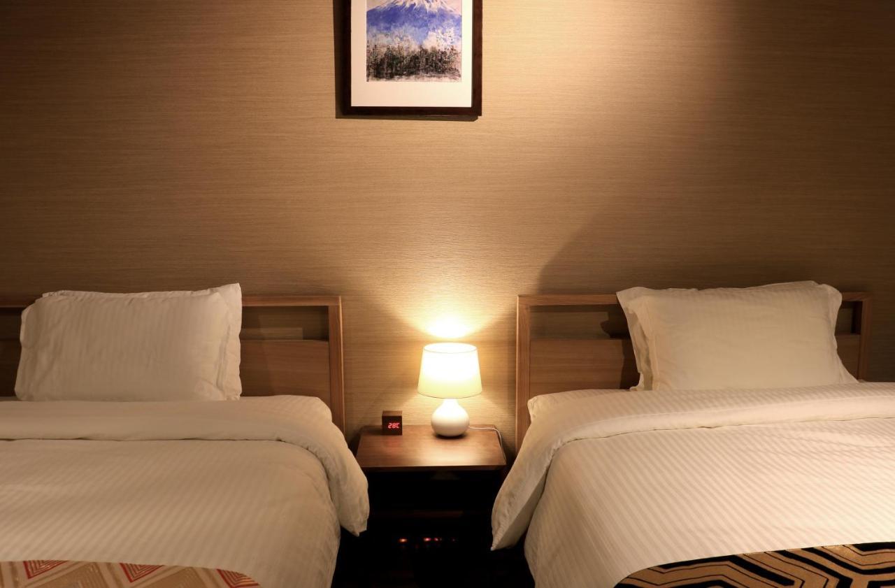 Hotel Traveling Bridge Nijojo Kyoto Bagian luar foto