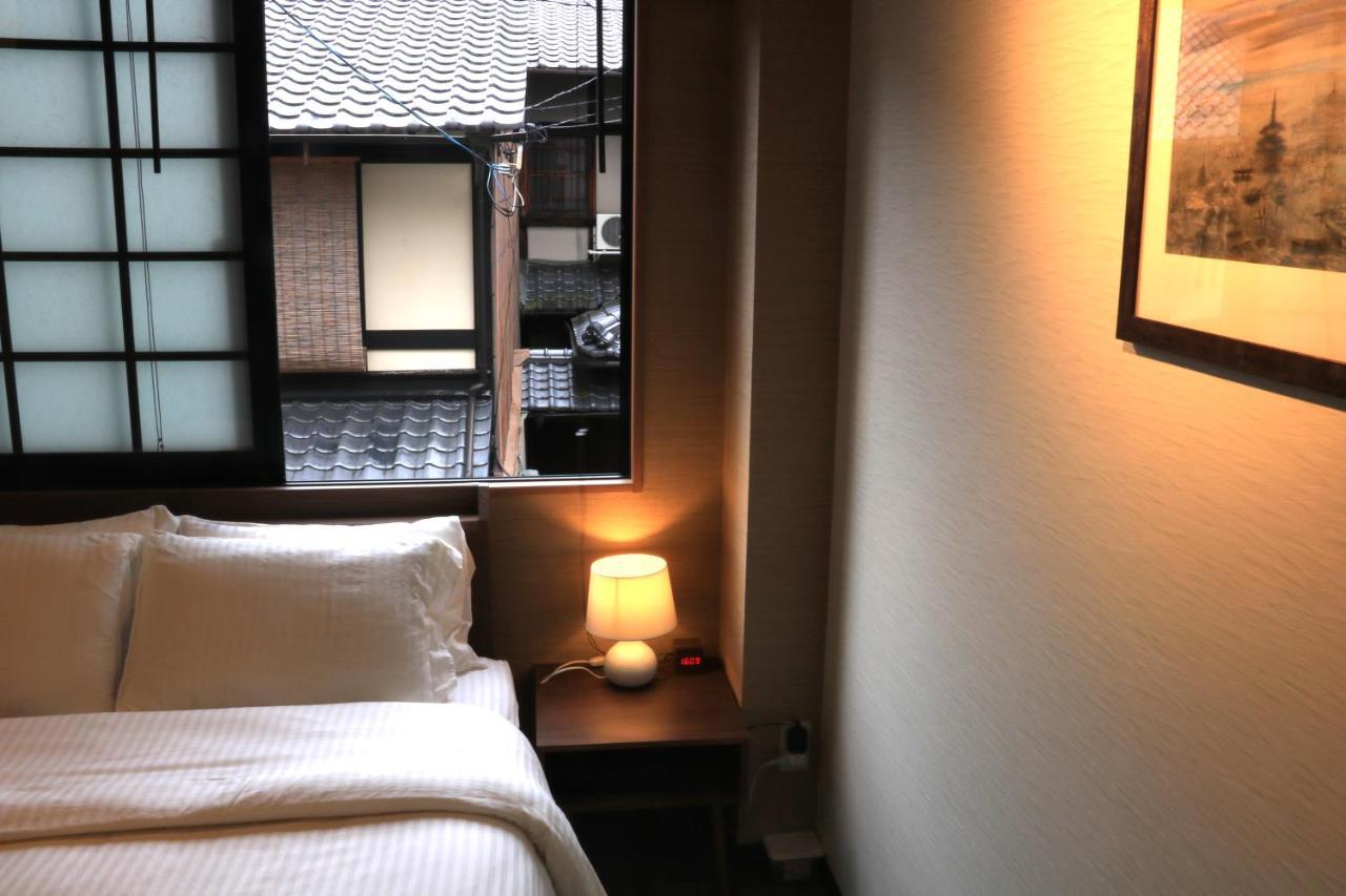 Hotel Traveling Bridge Nijojo Kyoto Bagian luar foto
