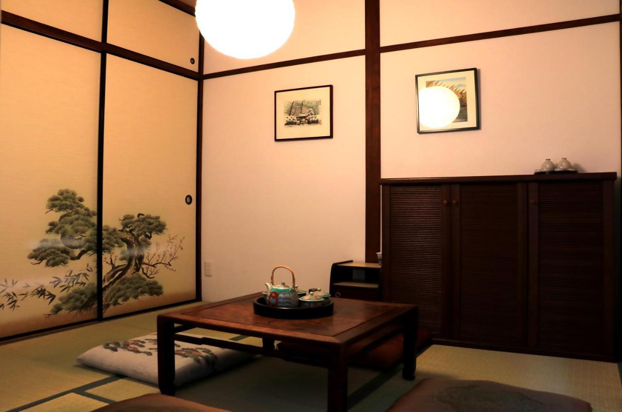 Hotel Traveling Bridge Nijojo Kyoto Bagian luar foto